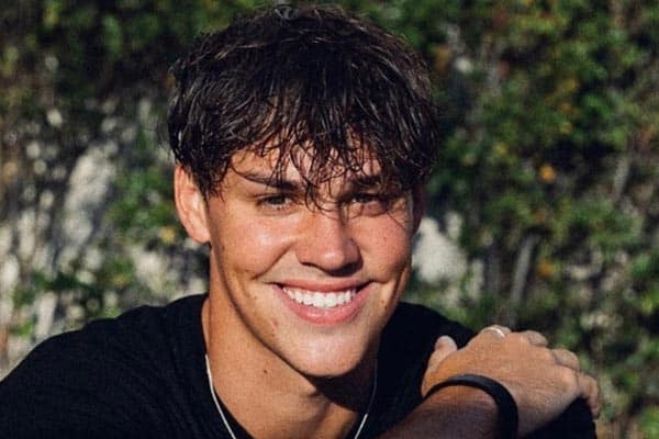 Noah Beck Net Worth: Biography, Body Measurement, and Girlfriend